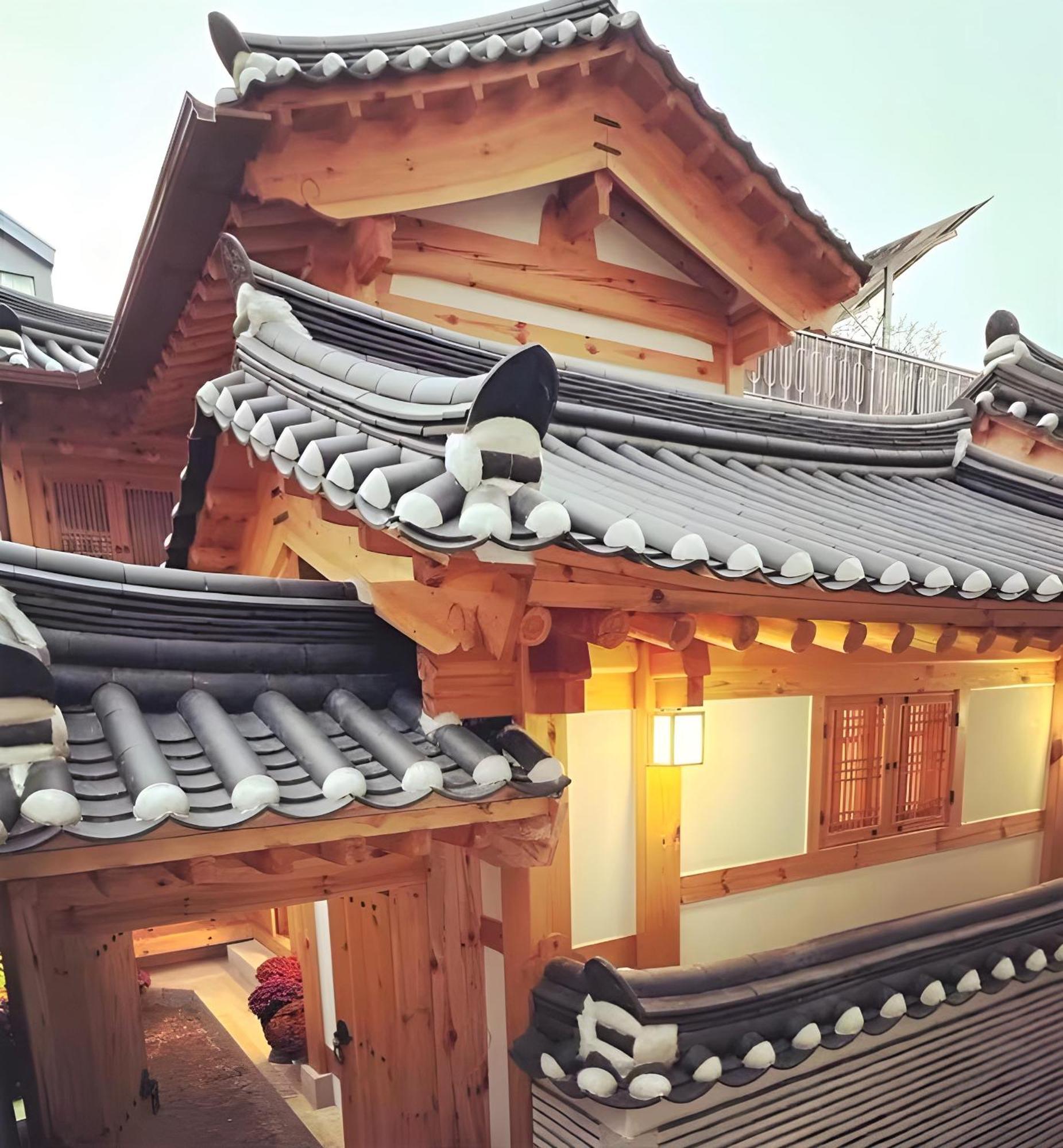 Numaru Two Exclusive Entire Hanoks In Seochon Villa *