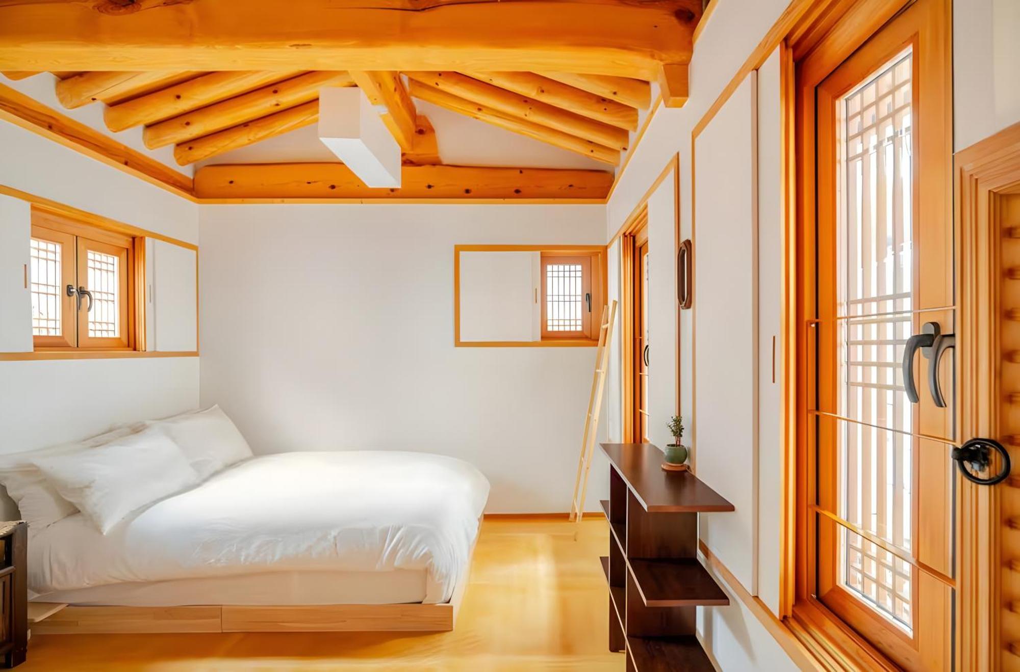 Numaru Two Exclusive Entire Hanoks In Seochon Villa *