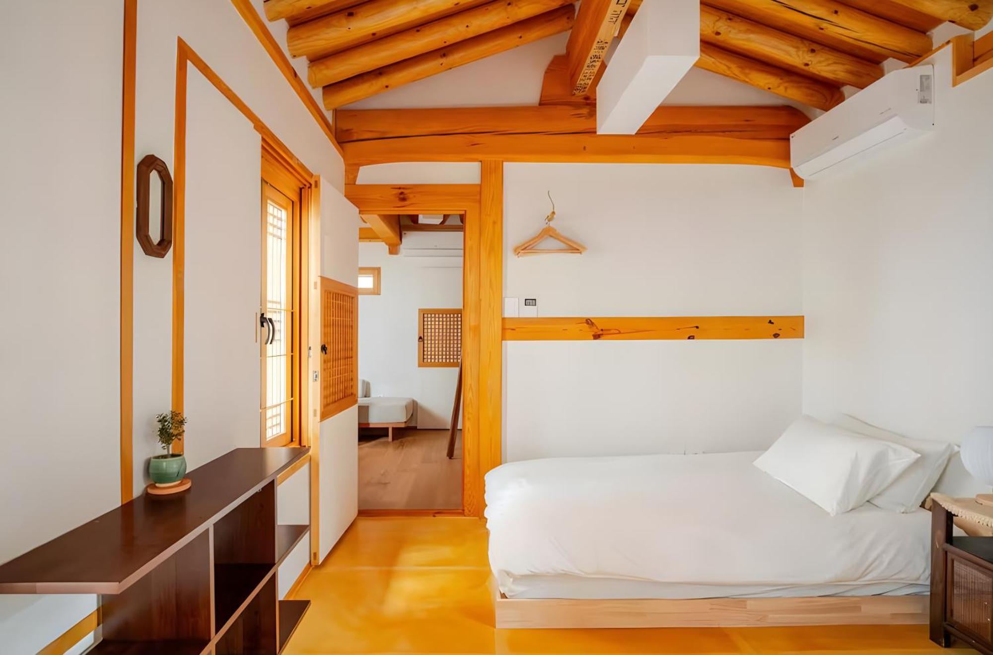 Villa Numaru Two Exclusive Entire Hanoks In Seochon *