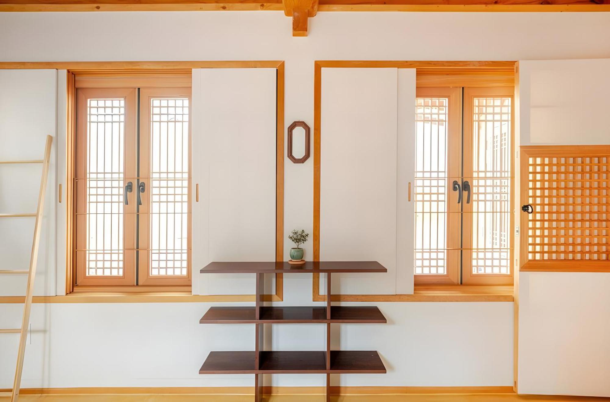Numaru Two Exclusive Entire Hanoks In Seochon Villa Seoul